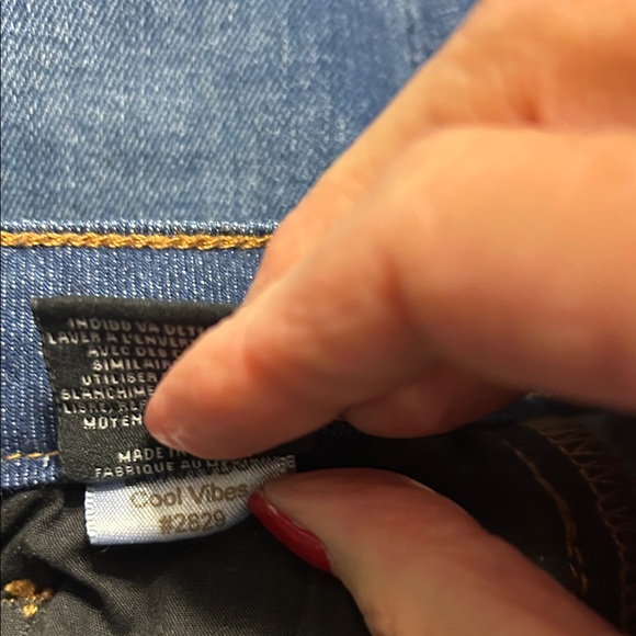 Black Orchid Mia Midrise Skinny Flare Jean - Picture 15 of 16